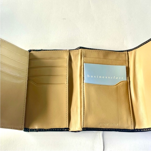 New Liz Claiborne Tri-fold - Picture 4 of 8